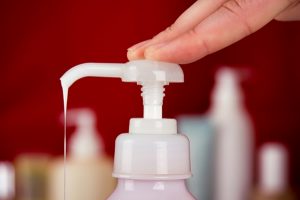 Como fazer sabão líquido caseiro para limpar a casa